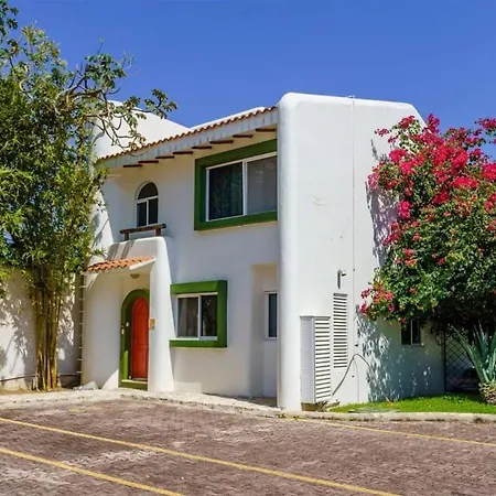 Perfect Villa With Pool Access And Close To The Beach